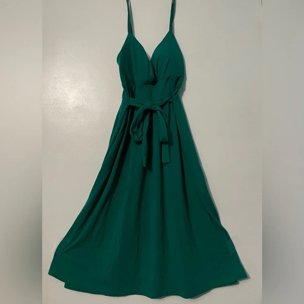 Forest green rue 21 dress size small with a really pretty bow in the front. - Picture 1 of 2